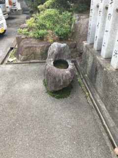 石のトイレ1