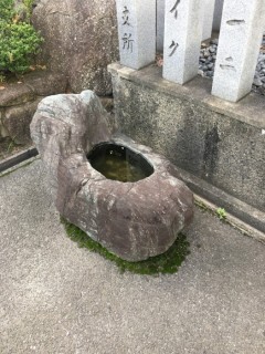 石のトイレ3