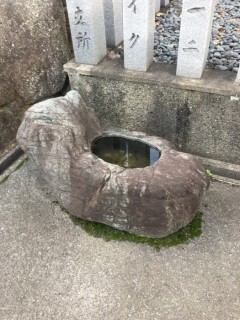 石のトイレ2